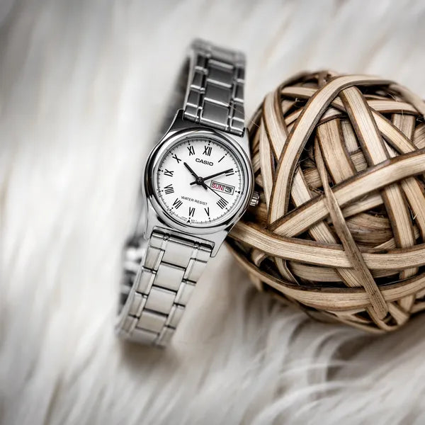 Casio női karóra LTP-V006D-7B, ezüst, acél szíj, dátum, WR30