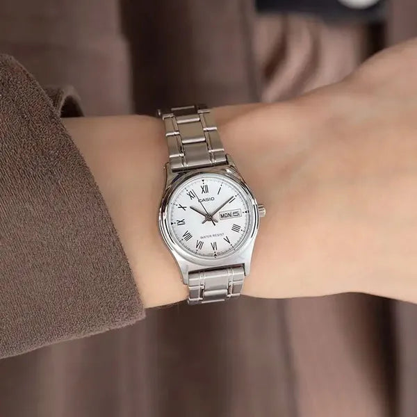 Casio női karóra LTP-V006D-7B, ezüst, acél szíj, dátum, WR30
