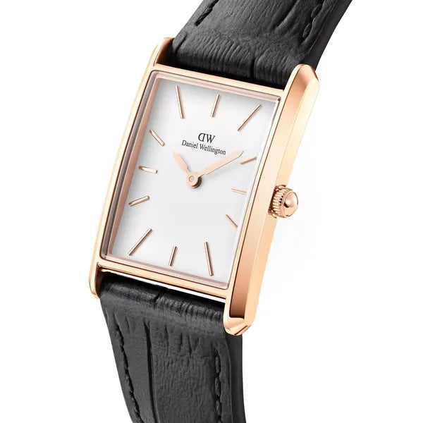 Daniel Wellington női karóra, 24 mm, rózsaarany tok, fekete bőrszíj, kvarc