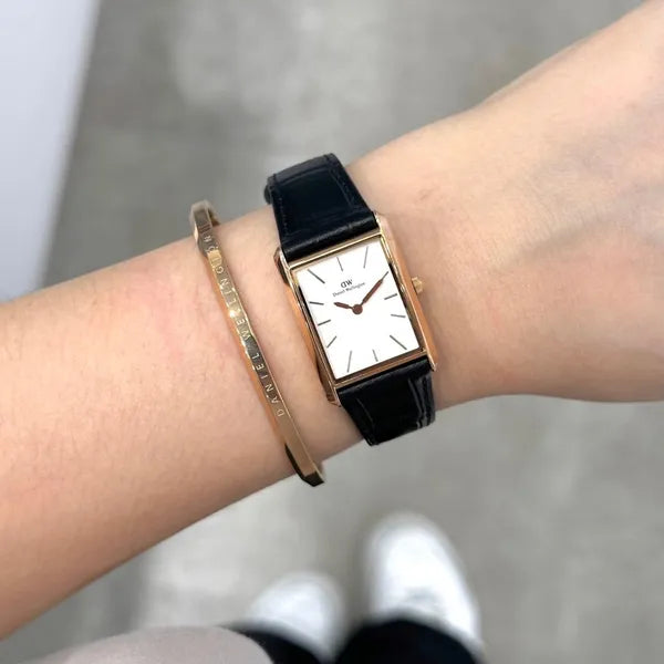Daniel Wellington női karóra, 24 mm, rózsaarany tok, fekete bőrszíj, kvarc