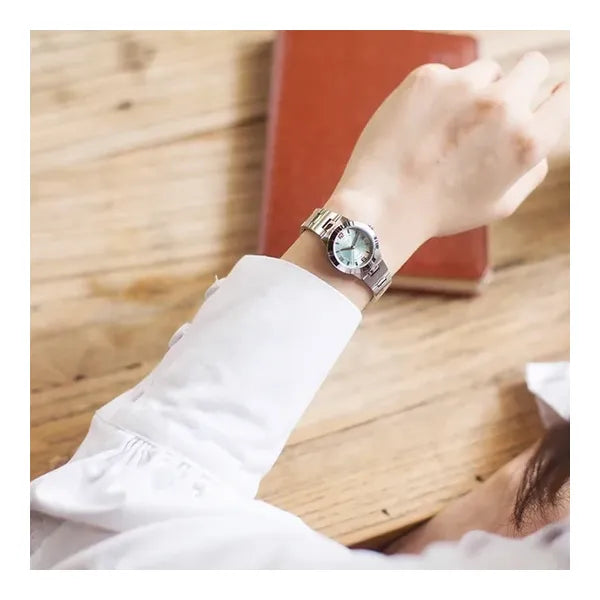 Casio női karóra LTP-1241D-3A, ezüst acél szíj, zöld számlap, 25 mm, WR30, dátumkijelző