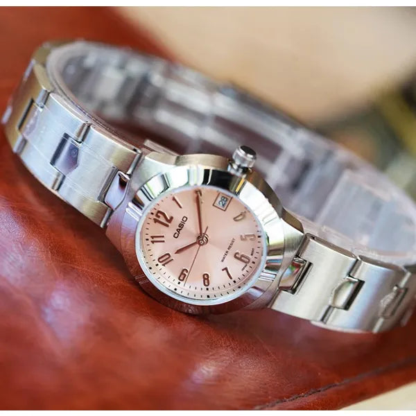 Casio LTP-1241D-4A3 női karóra, ezüst acél szíj, rózsaszín számlap, 25 mm