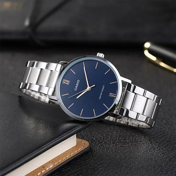 Casio MTP-VT01D-2B férfi karóra, kék számlap, acél szíj, 40 mm, WR30