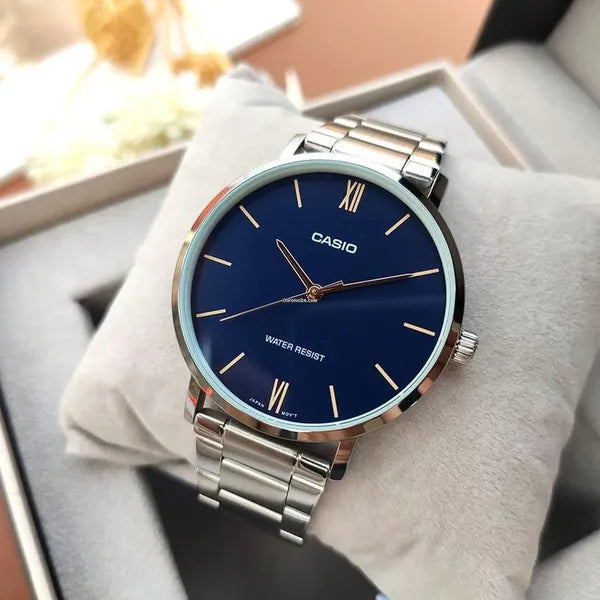 Casio MTP-VT01D-2B férfi karóra, kék számlap, acél szíj, 40 mm, WR30