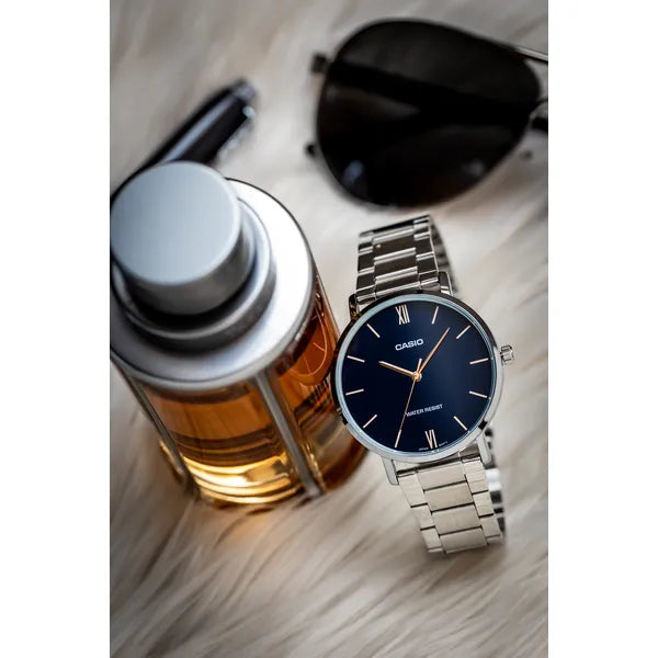 Casio MTP-VT01D-2B férfi karóra, kék számlap, acél szíj, 40 mm, WR30