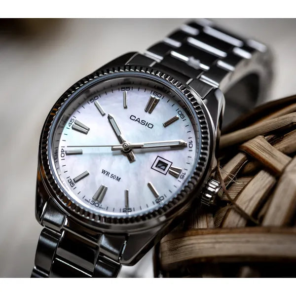 Casio LTP-1302DS-4AVDF női karóra, nemesacél szíj, rózsaszín gyöngyház, 30 mm