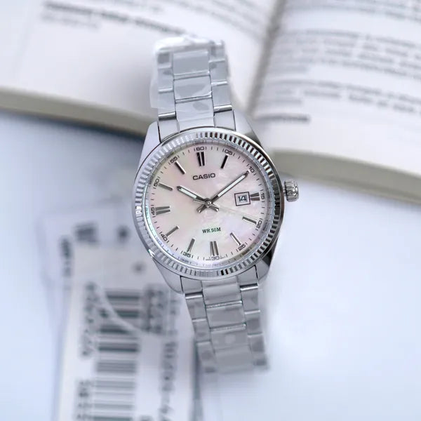 Casio LTP-1302DS-4AVDF női karóra, nemesacél szíj, rózsaszín gyöngyház, 30 mm