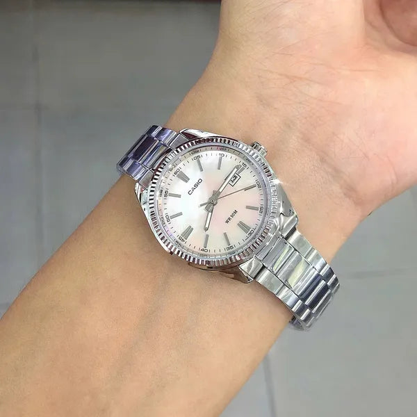 Casio LTP-1302DS-4AVDF női karóra, nemesacél szíj, rózsaszín gyöngyház, 30 mm