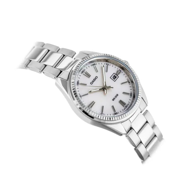 Casio LTP-1302DS-4AVDF női karóra, nemesacél szíj, rózsaszín gyöngyház, 30 mm