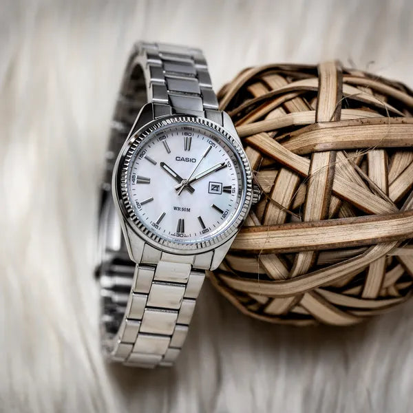 Casio LTP-1302DS-4AVDF női karóra, nemesacél szíj, rózsaszín gyöngyház, 30 mm
