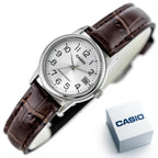 Casio LTP-V002L-7B2UDF női karóra, 25 mm, ezüst számlap, barna bőr, WR30, dátum