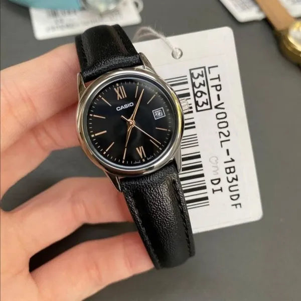 Casio LTP-V002L-1B3UDF női karóra, 25 mm, fekete bőrszíj, ezüst tok, dátum, WR30