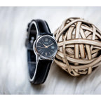 Casio LTP-V002L-1B3UDF női karóra, 25 mm, fekete bőrszíj, ezüst tok, dátum, WR30