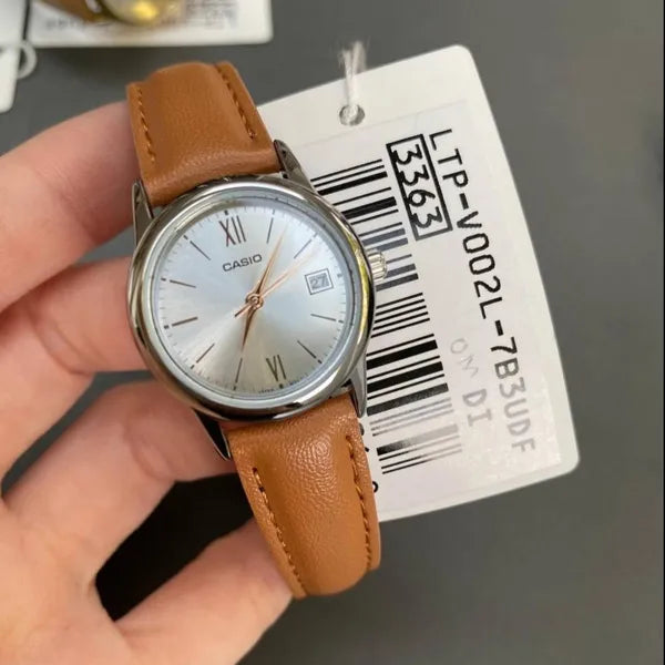 Casio LTP-V002L-7B3UDF női karóra, barna bőrszíj, ezüst számlap, 25 mm, WR30