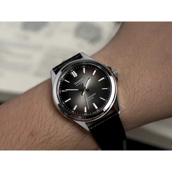 Casio MTS-RS100L-1A férfi karóra, zafírüveg, bőr szíj, 40 mm, WR50, napelemes