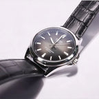 Casio MTS-RS100L-1A férfi karóra, zafírüveg, bőr szíj, 40 mm, WR50, napelemes