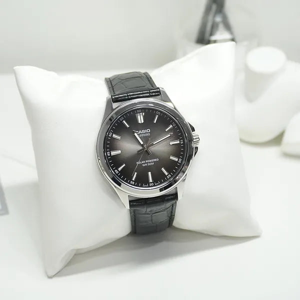 Casio MTS-RS100L-1A férfi karóra, zafírüveg, bőr szíj, 40 mm, WR50, napelemes