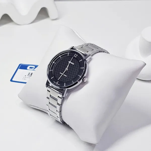 Casio LTP-VT04D-1A női karóra, 35 mm, fekete, acél szíj, WR30 + díszdoboz