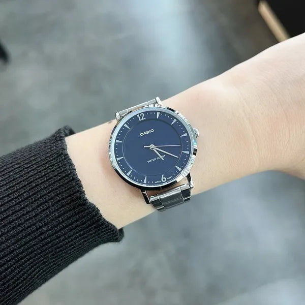 Casio LTP-VT04D-2A női karóra, ezüst acél szíj, tengerkék számlap, dobozzal