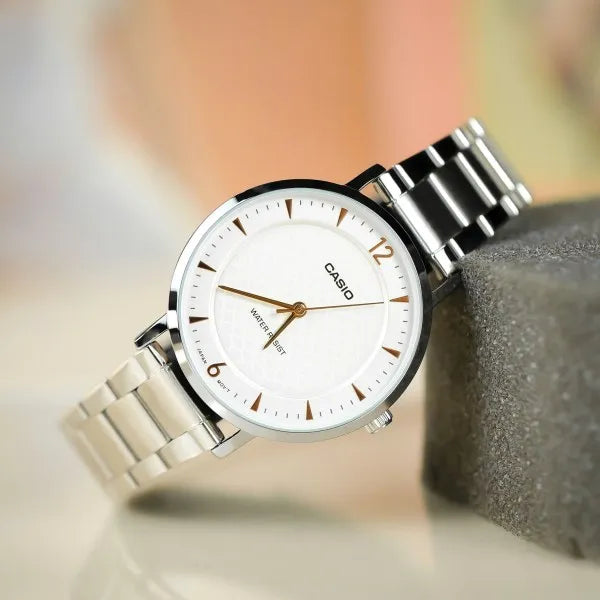 Casio LTP-VT04D-7A női karóra, ezüst acél szíj, fehér számlap, 35 mm