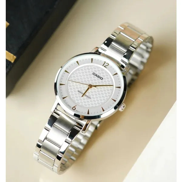Casio LTP-VT04D-7A női karóra, ezüst acél szíj, fehér számlap, 35 mm