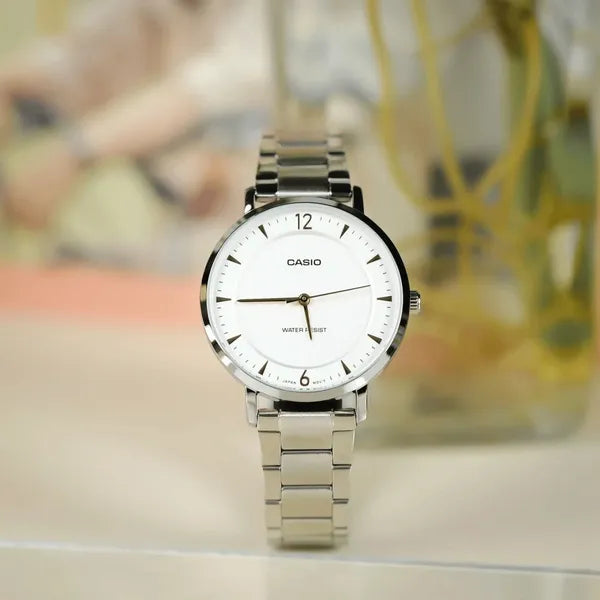 Casio LTP-VT04D-7A női karóra, ezüst acél szíj, fehér számlap, 35 mm