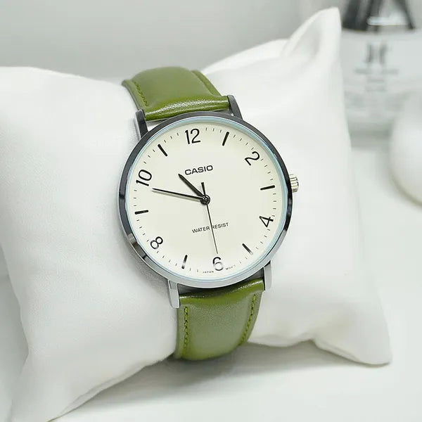 Casio MTP-VT03L-7B férfi karóra, 40 mm, zöld bőrszíj, bézs számlap, WR30