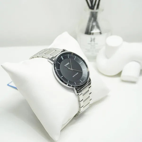 Casio MTP-VT04D-1E férfi karóra 40 mm, acél, fekete számlap, WR30, díszdoboz