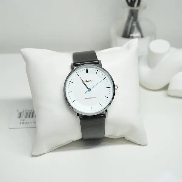 Casio MTP-VT04L-7E férfi karóra, bőr szíj, fehér számlap, WR30
