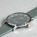 Casio MTP-VT04L-8E férfi karóra, 40 mm, szürke számlap, bőr szíj, WR30