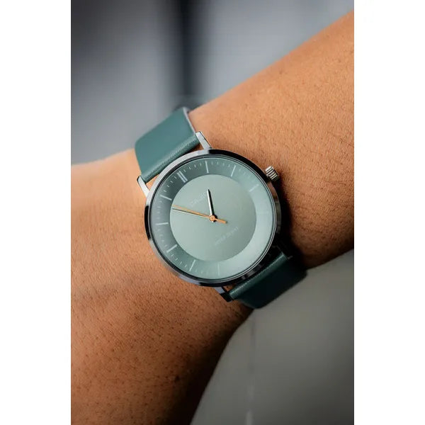 Casio MTP-VT04L-8E férfi karóra, 40 mm, szürke számlap, bőr szíj, WR30