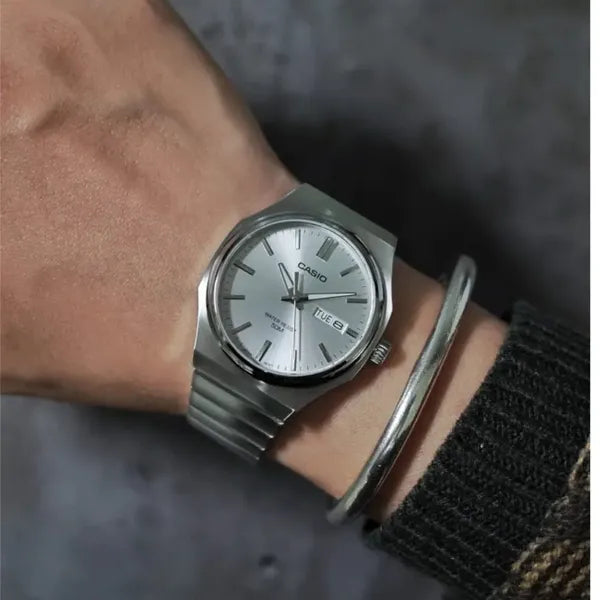 Casio MTP-V006D-1C férfi karóra, fekete számlap, acél szíj, 38 mm