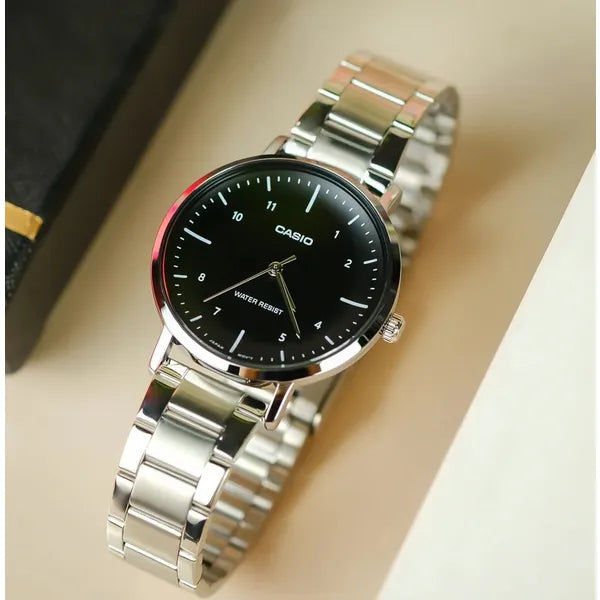 Casio LTP-VT04D-1A női karóra, fekete számlap, acél szíj, WR30, díszdobozzal