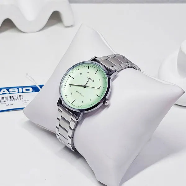 Casio LTP-VT04D-1A női karóra, ezüst acél szíj, fekete számlap, WR30