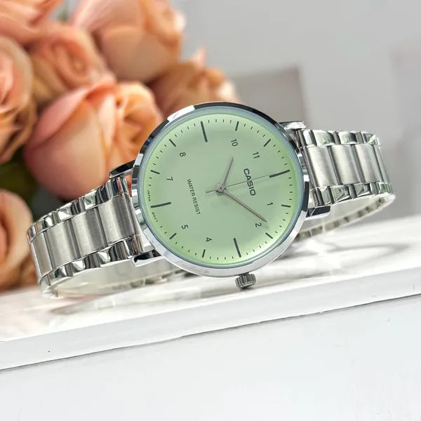 Casio LTP-VT04D-1A női karóra, ezüst acél szíj, fekete számlap, WR30