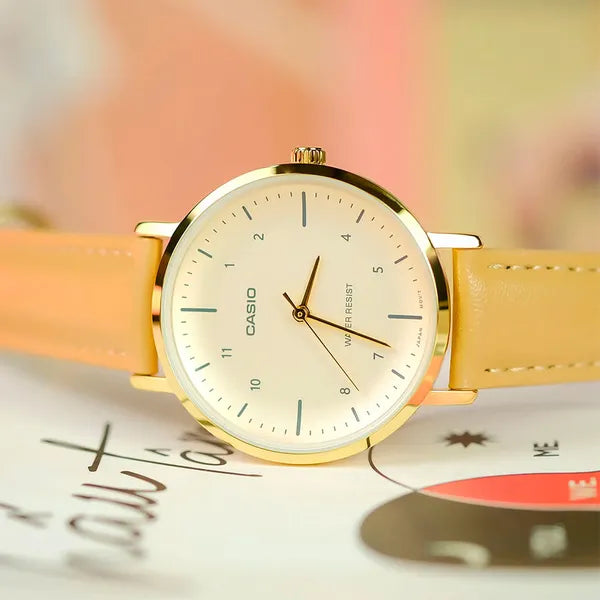 Casio LTP-VT04D-1A női karóra, ezüst acél szíj, fekete számlap, WR30