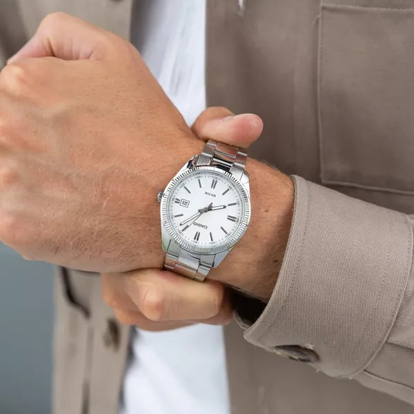 Casio férfi karóra MTP-1302D-7A1, nemesacél szíj, fehér számlap, 38 mm, WR50