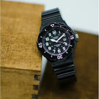 Casio LRW-200H-1BV női karóra, fekete, 33 mm, WR100, kvarc, gyanta