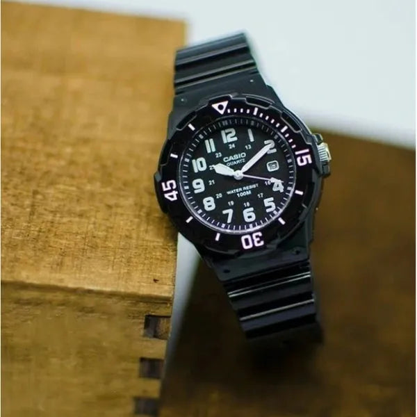 Casio LRW-200H-1BV női karóra, fekete, 33 mm, WR100, kvarc, gyanta