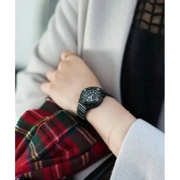 Casio LRW-200H-1BV női karóra, fekete, 33 mm, WR100, kvarc, gyanta