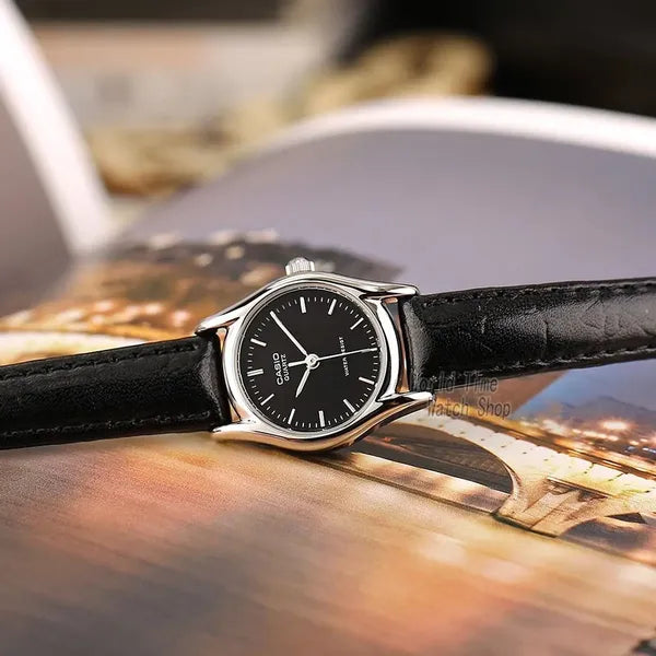 Casio LTP-1094E-1ARDF női karóra, fekete számlap, bőrszíj, WR30 + díszdoboz