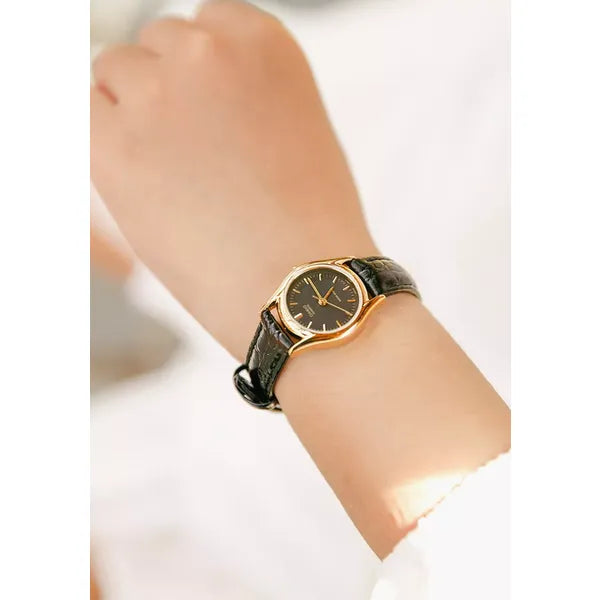 Casio LTP-1094Q-1ARDF női karóra, arany tok, fekete bőrszíj, kvarc, WR30, 23 mm