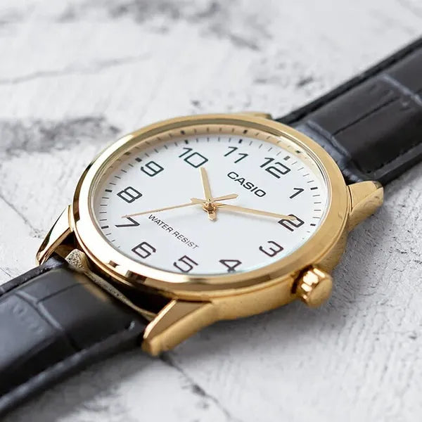 Casio MTP-V001GL-7B férfi karóra, arany tok, fehér számlap, fekete bőr szíj