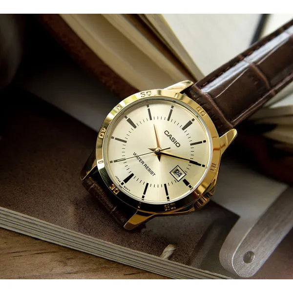 Casio MTP-V004GL-9A férfi kvarc karóra, 42 mm, bőr szíj, arany számlap, WR30