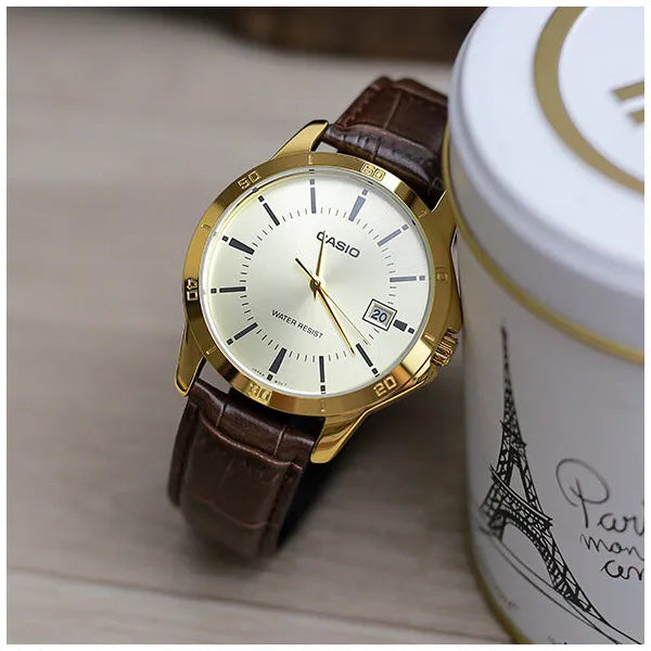 Casio MTP-V004GL-9A férfi kvarc karóra, 42 mm, bőr szíj, arany számlap, WR30